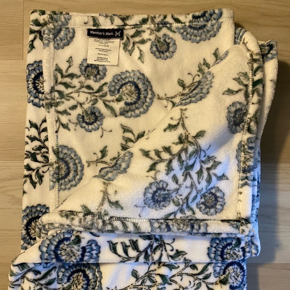 Members Mark Floral Patterned Fleece Blanket - Picture 5 of 6